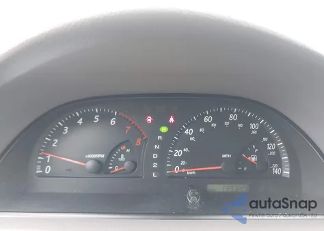 2002 Toyota Camry Xle z USA, uszkodzony, nr VIN 4T1BE32K72U545923